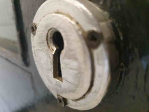 locksmith crosby silver lock keyhole